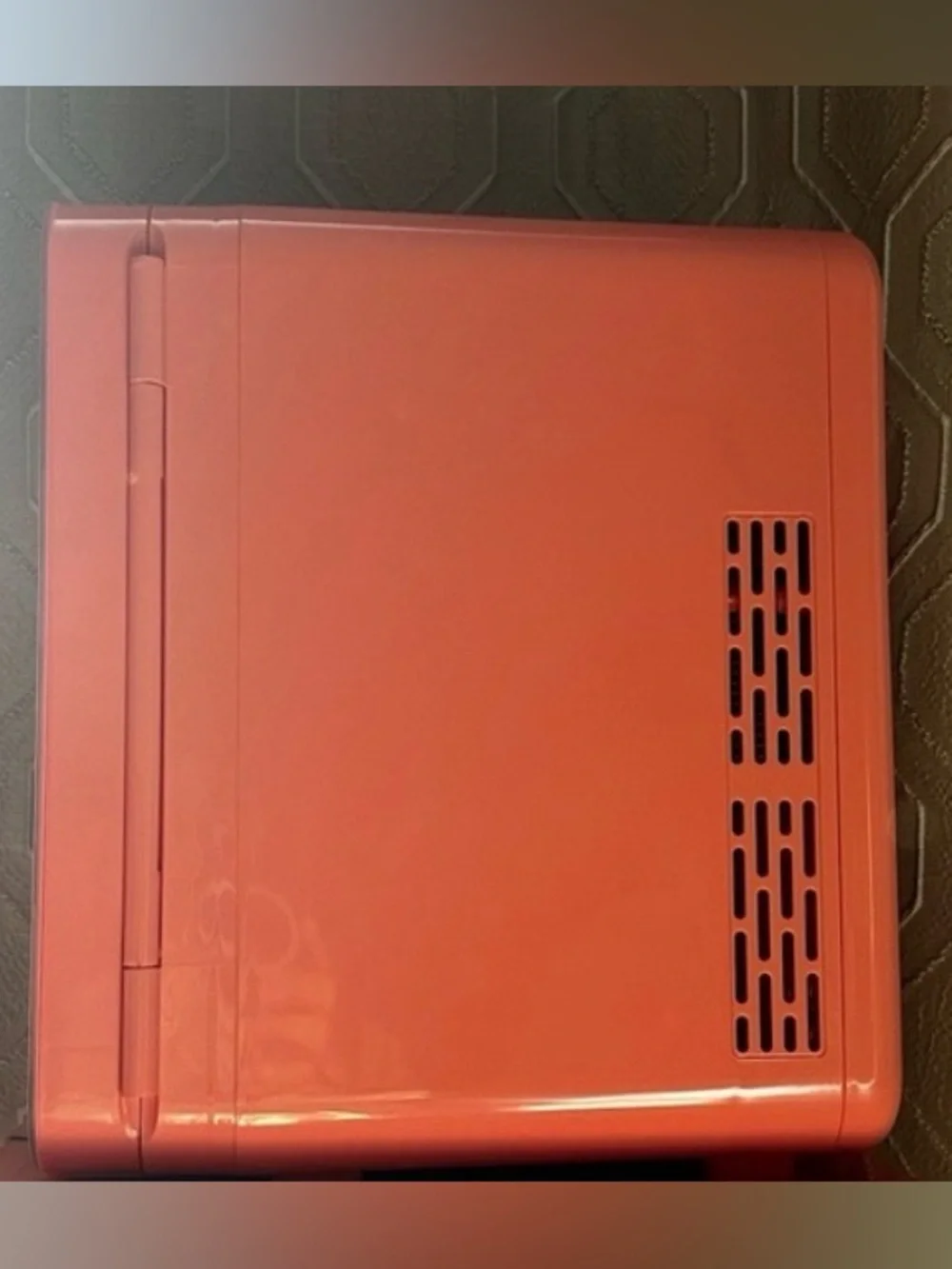 FACETORY Portable Coral Beauty Fridge with Heat and Cool Capacity New